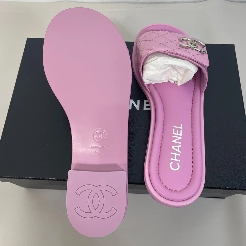 New Chanel 23P Patent Leather CC Turnlock Slides Sandal